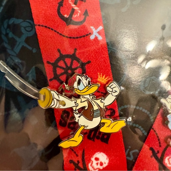 NWT. Disney 4 pin set plus lanyard. Pirates of the Caribbean theme - Picture 5 of 13